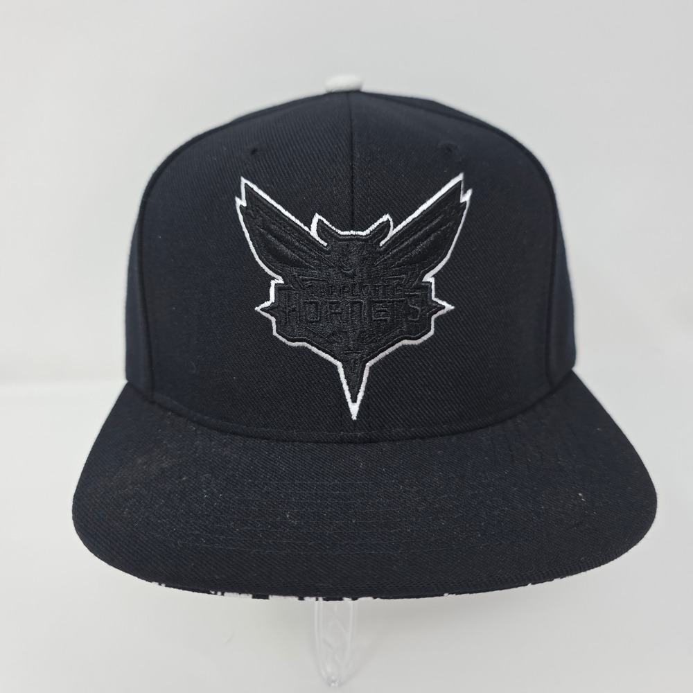 NBA Charlotte Hornets Snapback Hat OSFM Basketball Graphic Brim Black NZS08